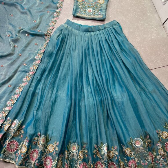 Lehenga Choli - Picture 6 of 6